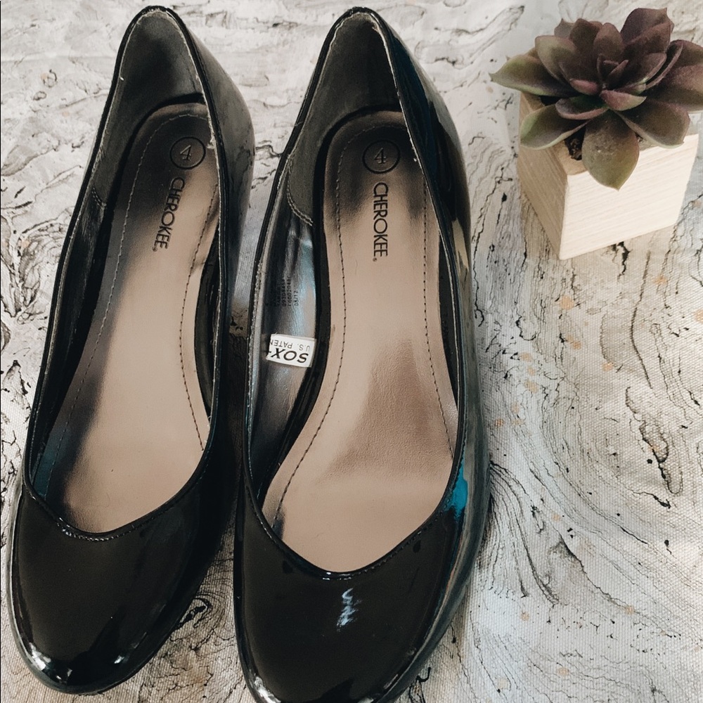 gently worn black 2” kids heels